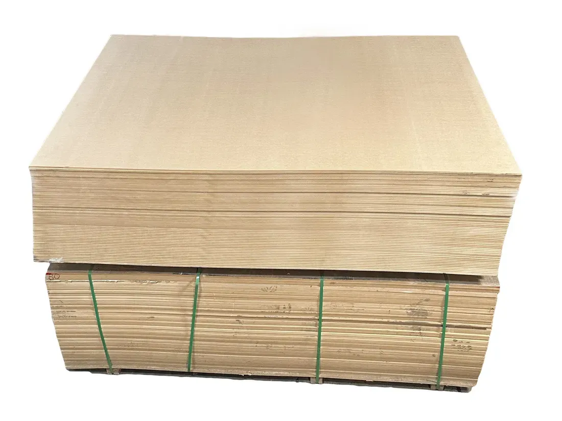 Tablero MDF 9 mm Pila de tableros MDF de 9 mm en bodega de Madepinos, promoción en Medellín